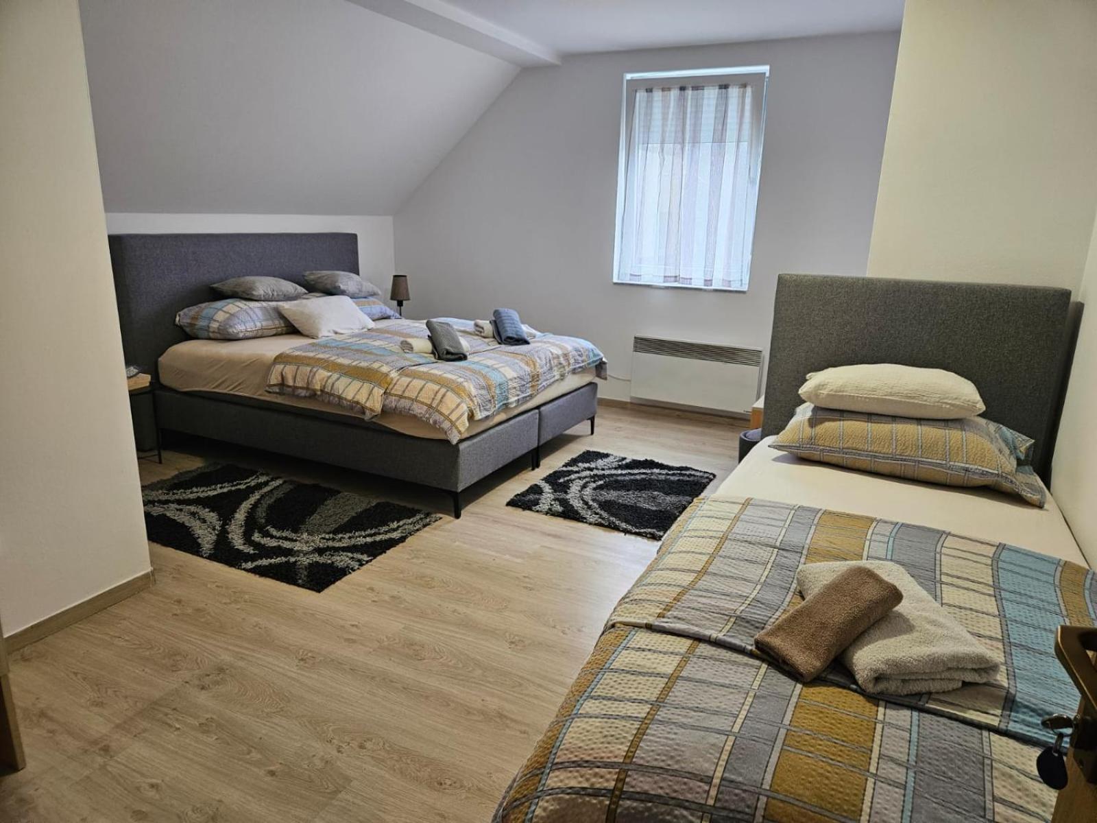 Sobe Sa Kupatilom Jajce Zimmer foto