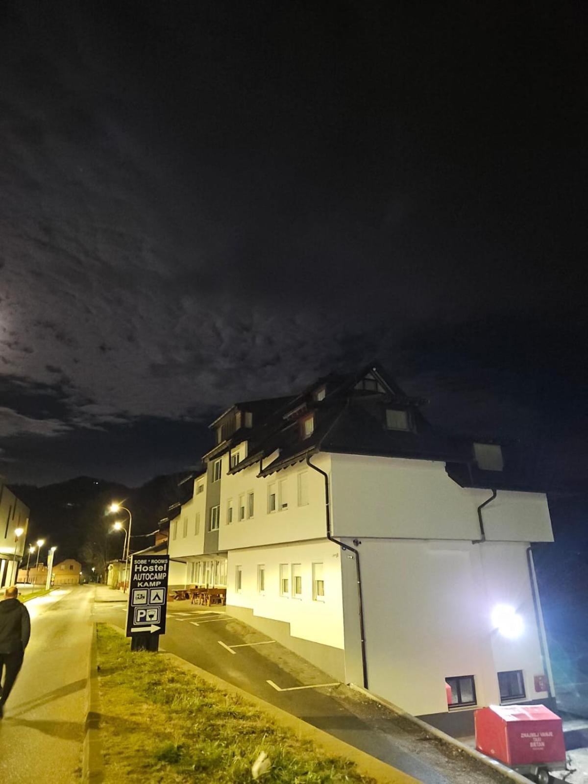 Sobe Sa Kupatilom Jajce Exterior foto