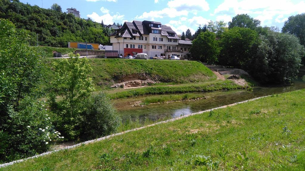 Sobe Sa Kupatilom Jajce Exterior foto