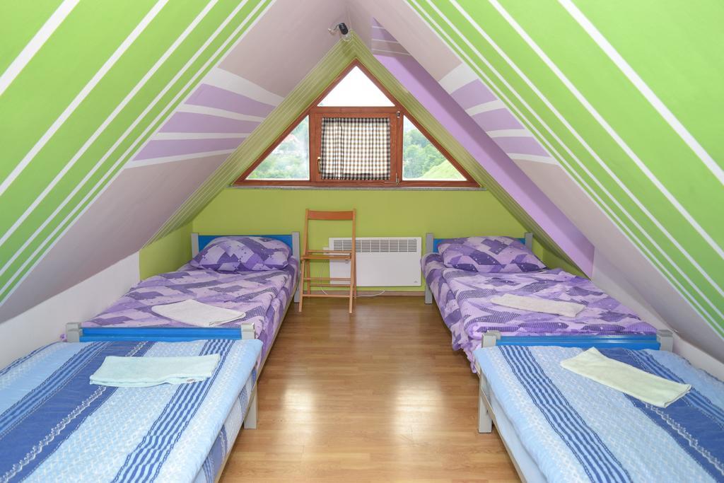 Sobe Sa Kupatilom Jajce Exterior foto