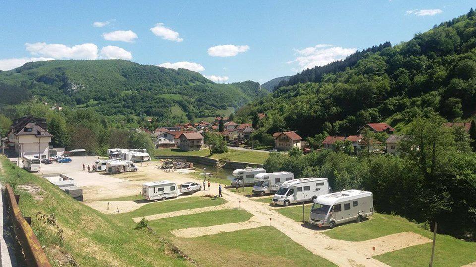 Sobe Sa Kupatilom Jajce Exterior foto