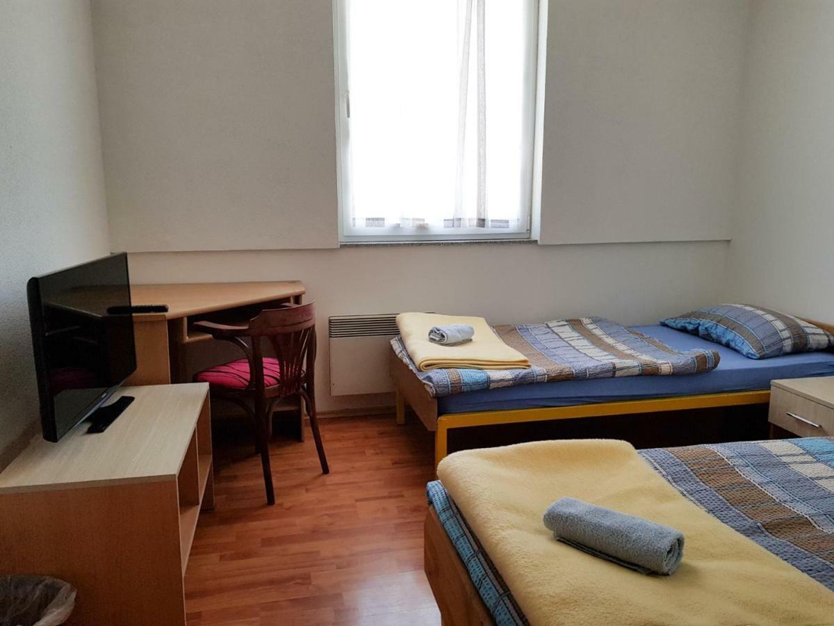Sobe Sa Kupatilom Jajce Exterior foto
