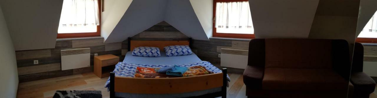 Sobe Sa Kupatilom Jajce Exterior foto
